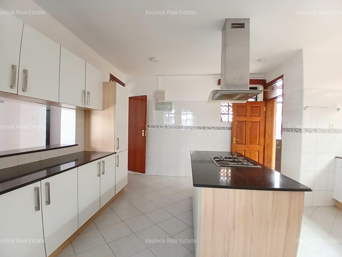 5 Bed Townhouse with En Suite at Lavington - 6