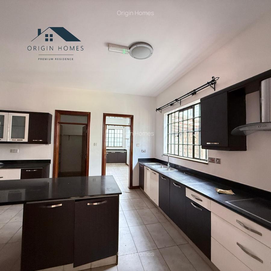 5 Bed Townhouse with En Suite at Lavington - 18