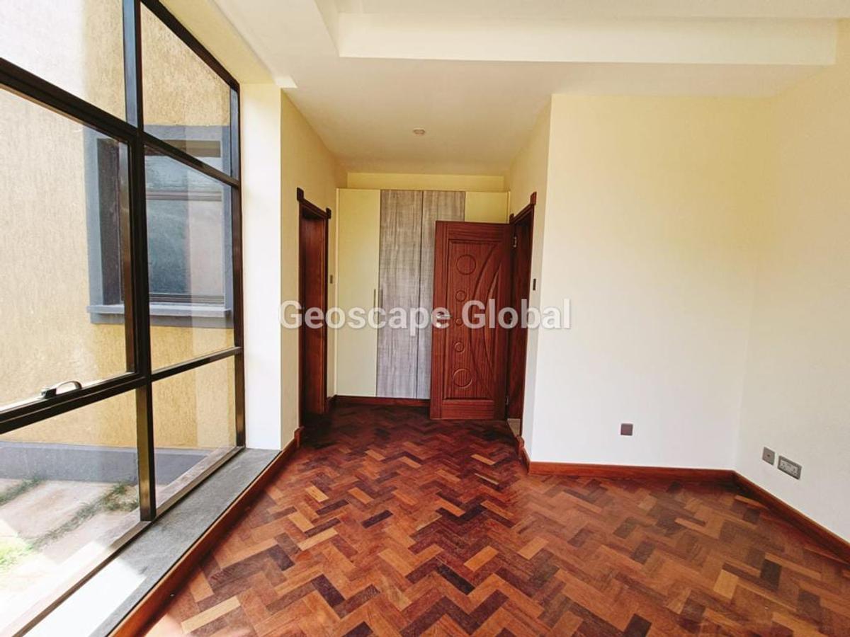 5 Bed Townhouse with En Suite in Lavington - 5