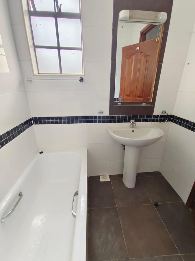 Serviced 2 Bed Apartment with En Suite in Riverside - 16