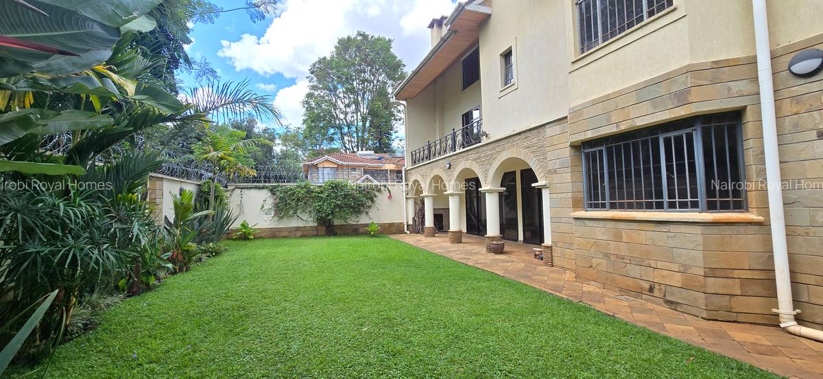 5 Bed Townhouse with En Suite at Lavington Green - 8