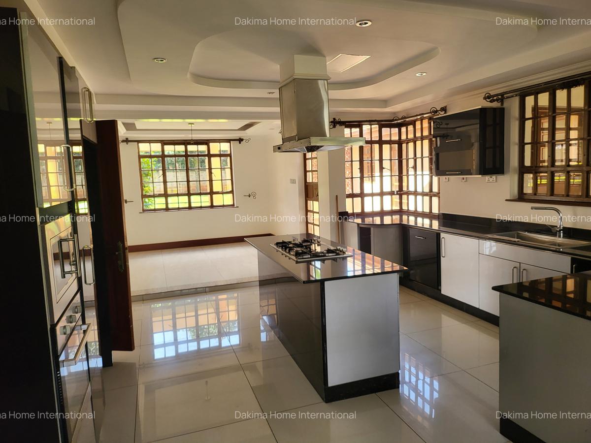 5 Bed House with En Suite in Runda - 2