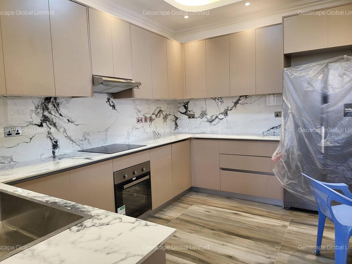 2 Bed Apartment with En Suite in Brookside - 4