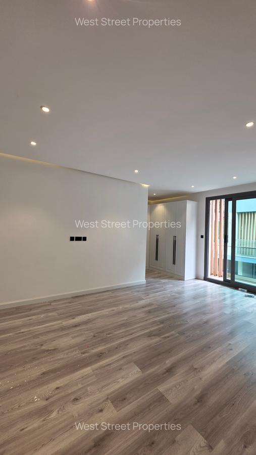 5 Bed Villa with En Suite at Lavington - 11