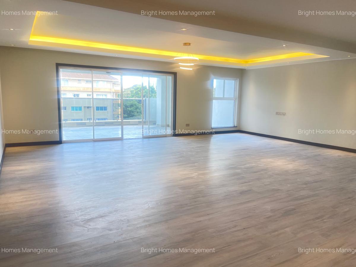 3 Bed Apartment with En Suite in Riverside - 2