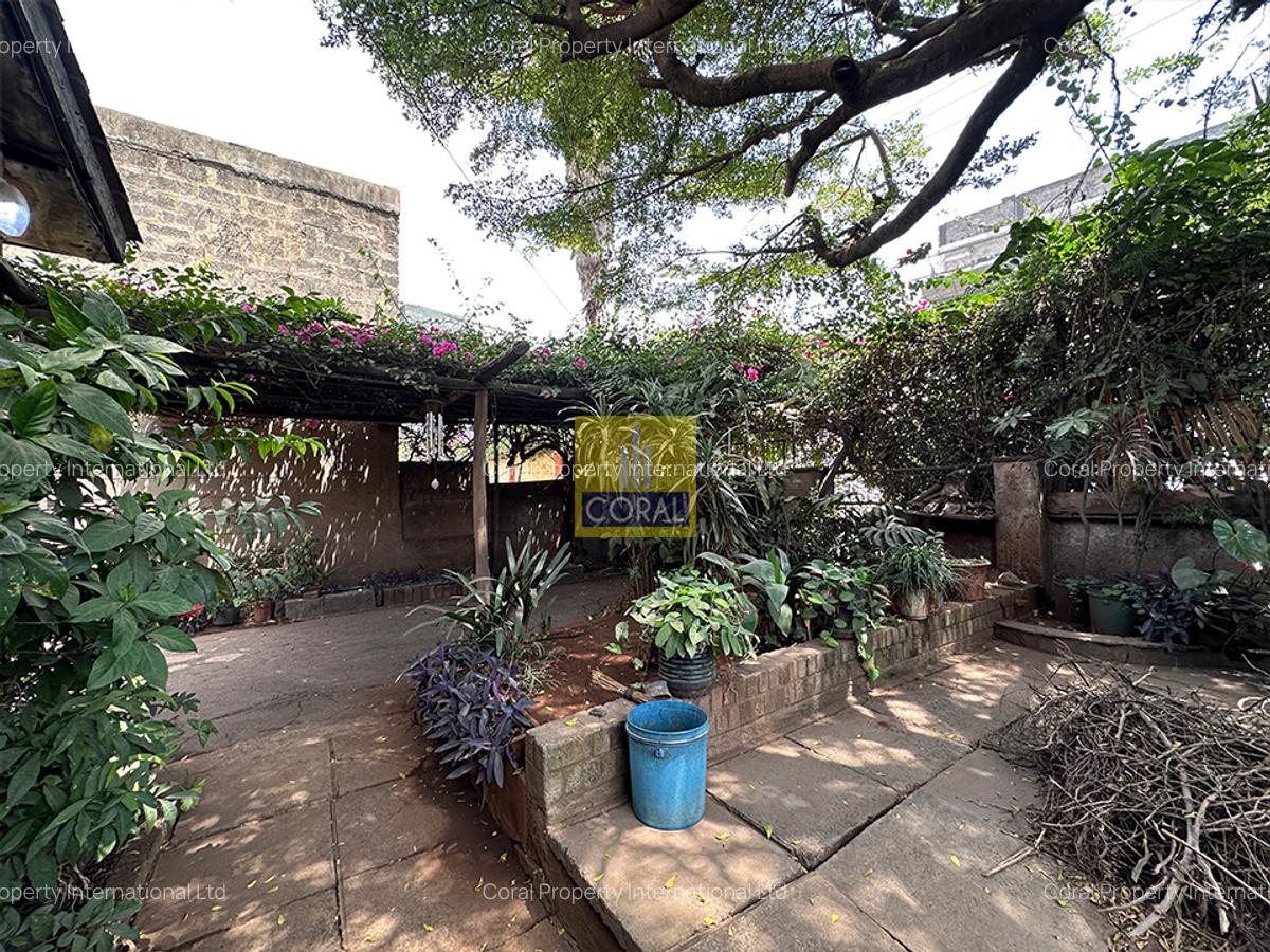 4 Bed House in Nairobi West - 2
