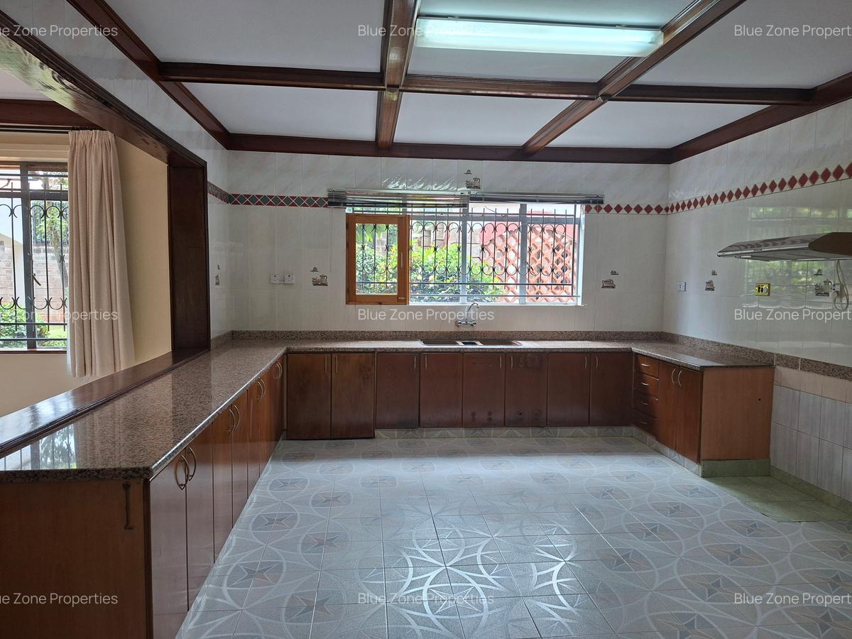 5 Bed House with En Suite at Benin Dr - 7