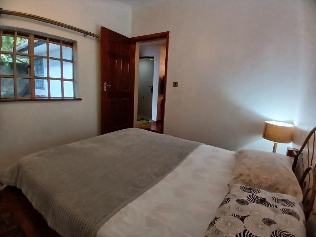 1 Bed House with En Suite in Lavington - 8