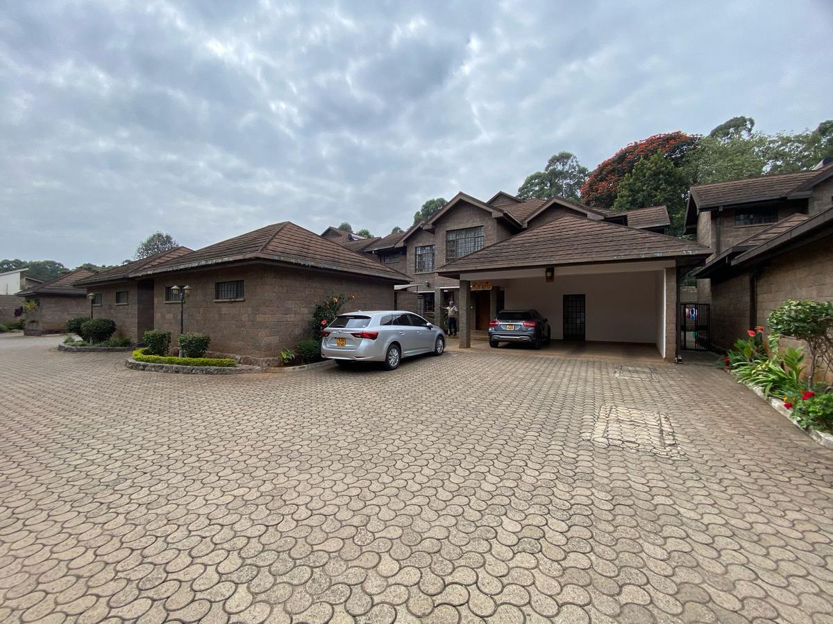 4 Bed House with En Suite in Spring Valley - 1