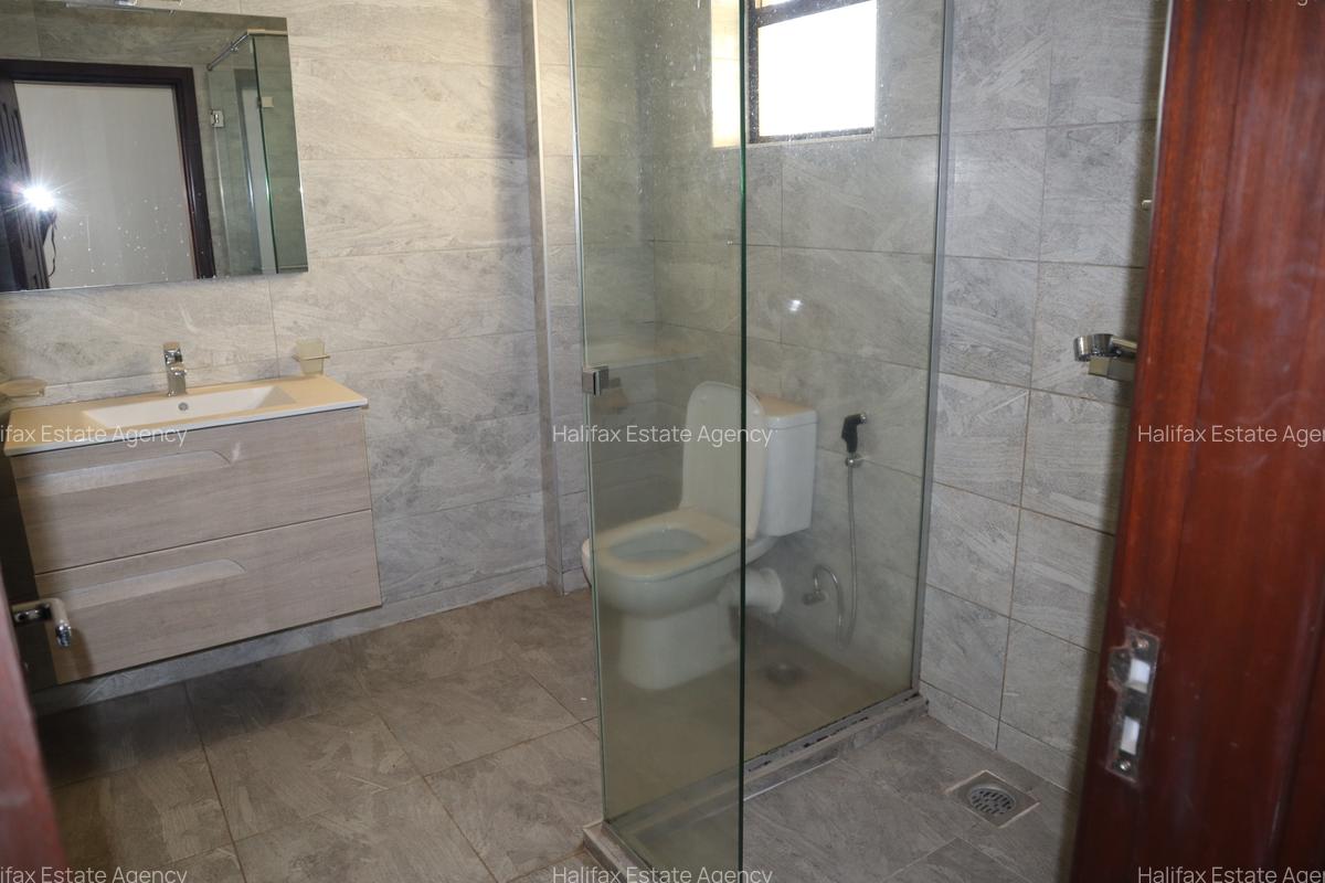 4 Bed Apartment with En Suite in Parklands - 12