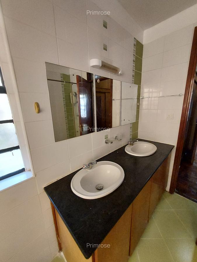 3 Bed Apartment with En Suite in Lavington - 6
