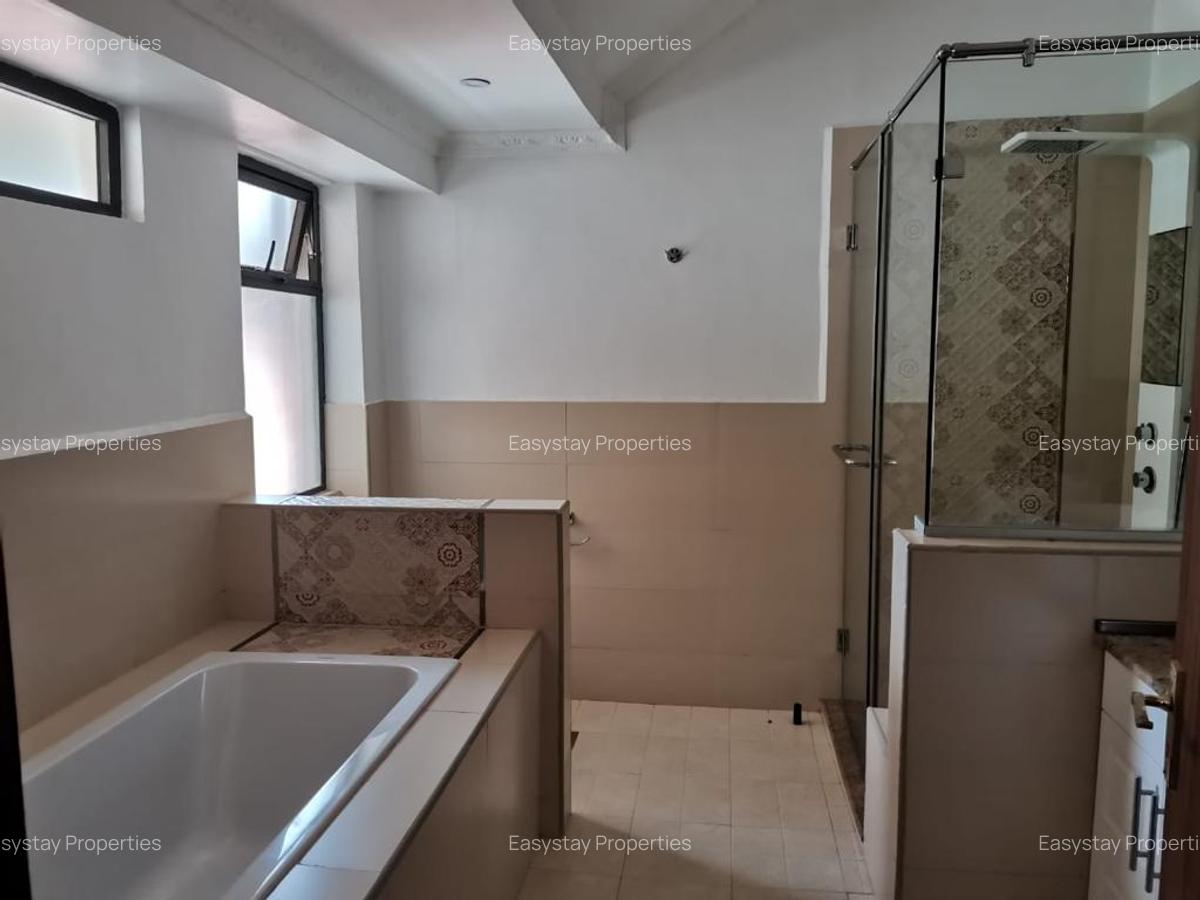 3 Bed Apartment with En Suite in Nyari - 6