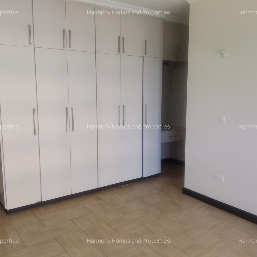 Serviced 2 Bed Apartment with En Suite at Riverside - 8