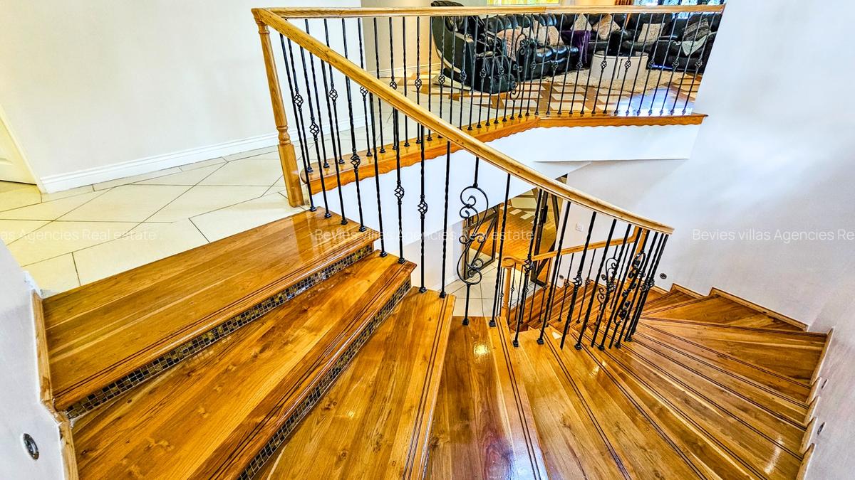 4 Bed House with En Suite at Kitsuru - 12