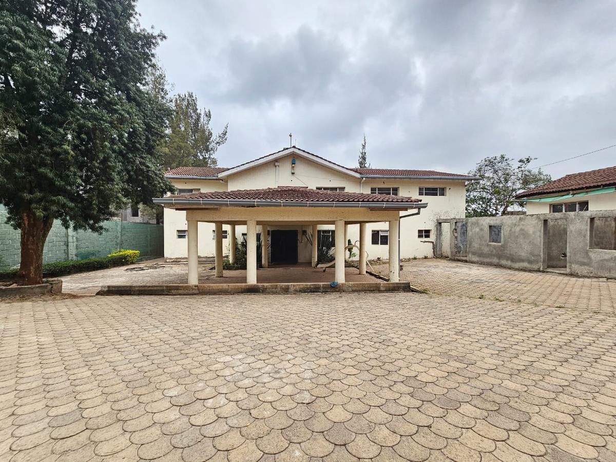 5,500 ft² Commercial Property with Service Charge Included in Lavington - 4