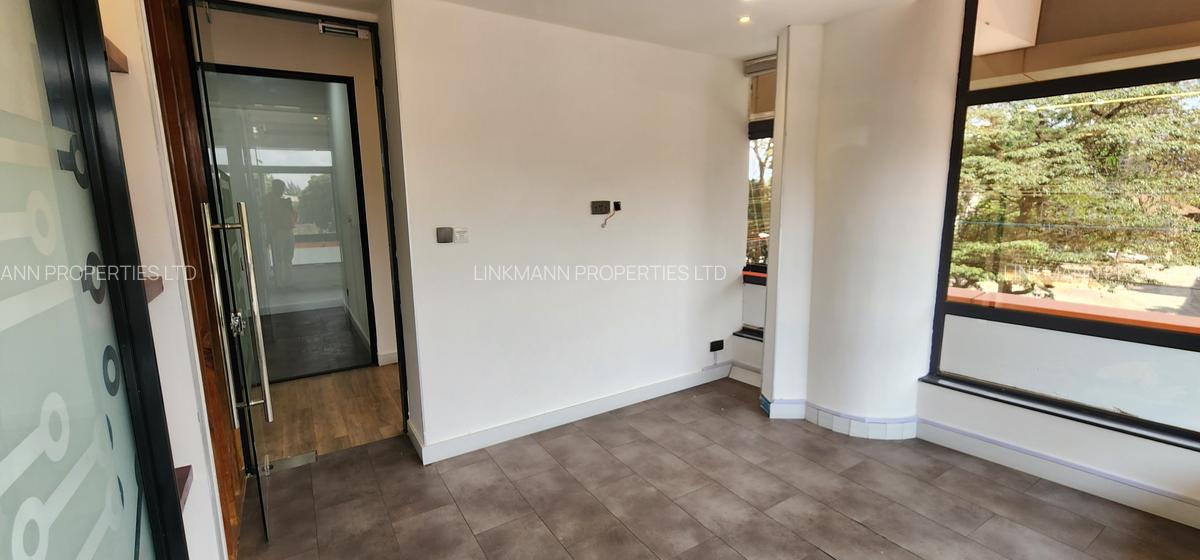 2,030 ft² Office with Service Charge Included in Parklands - 2