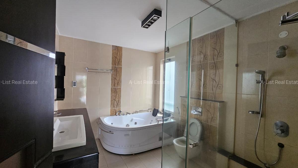 3 Bed Apartment with En Suite at Riverside Lane - 12