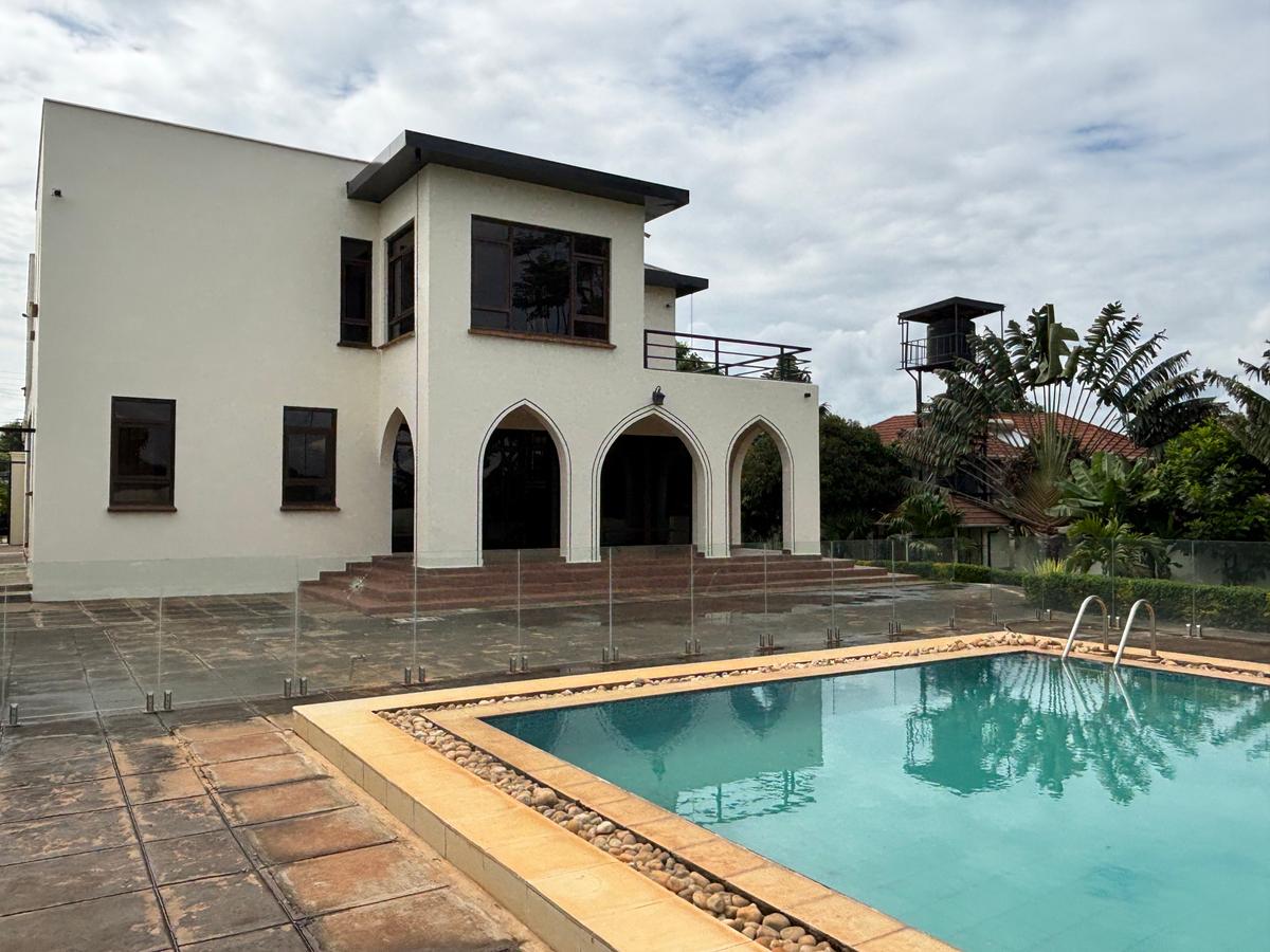 5 Bed House with En Suite in Runda - 18