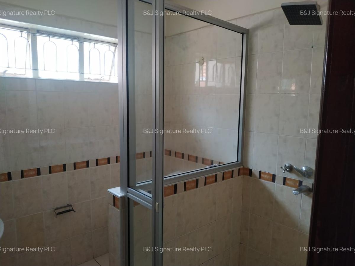 4 Bed Villa with En Suite in Spring Valley - 19