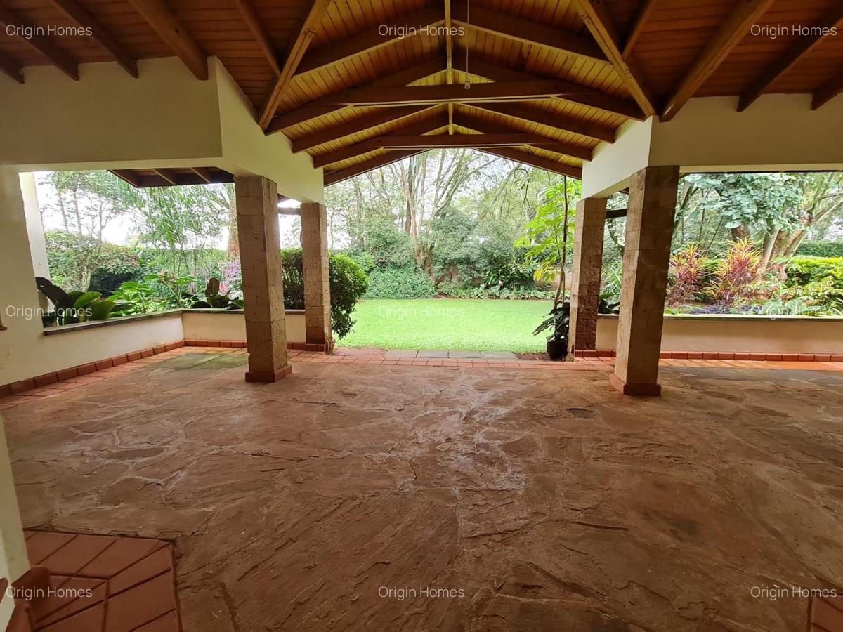 5 Bed House with En Suite at Rosslyn - 17