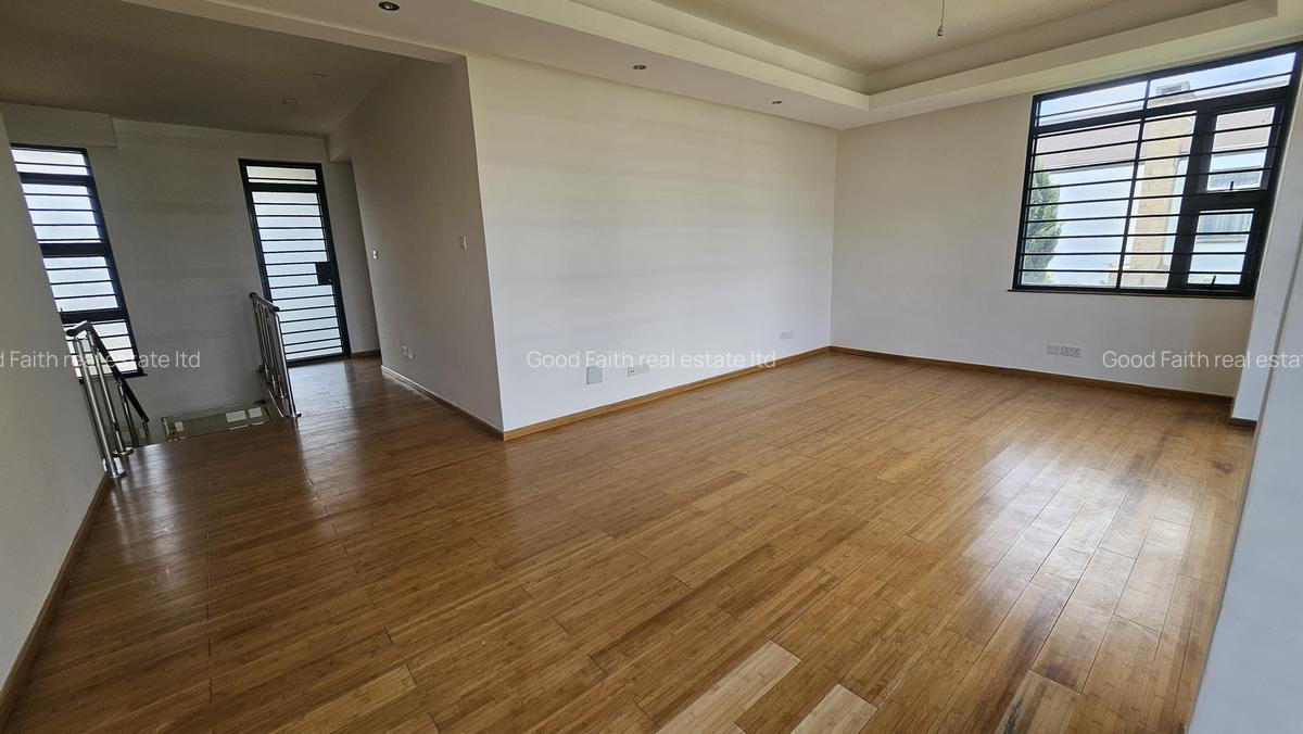 4 Bed House with En Suite in Garden Estate - 12