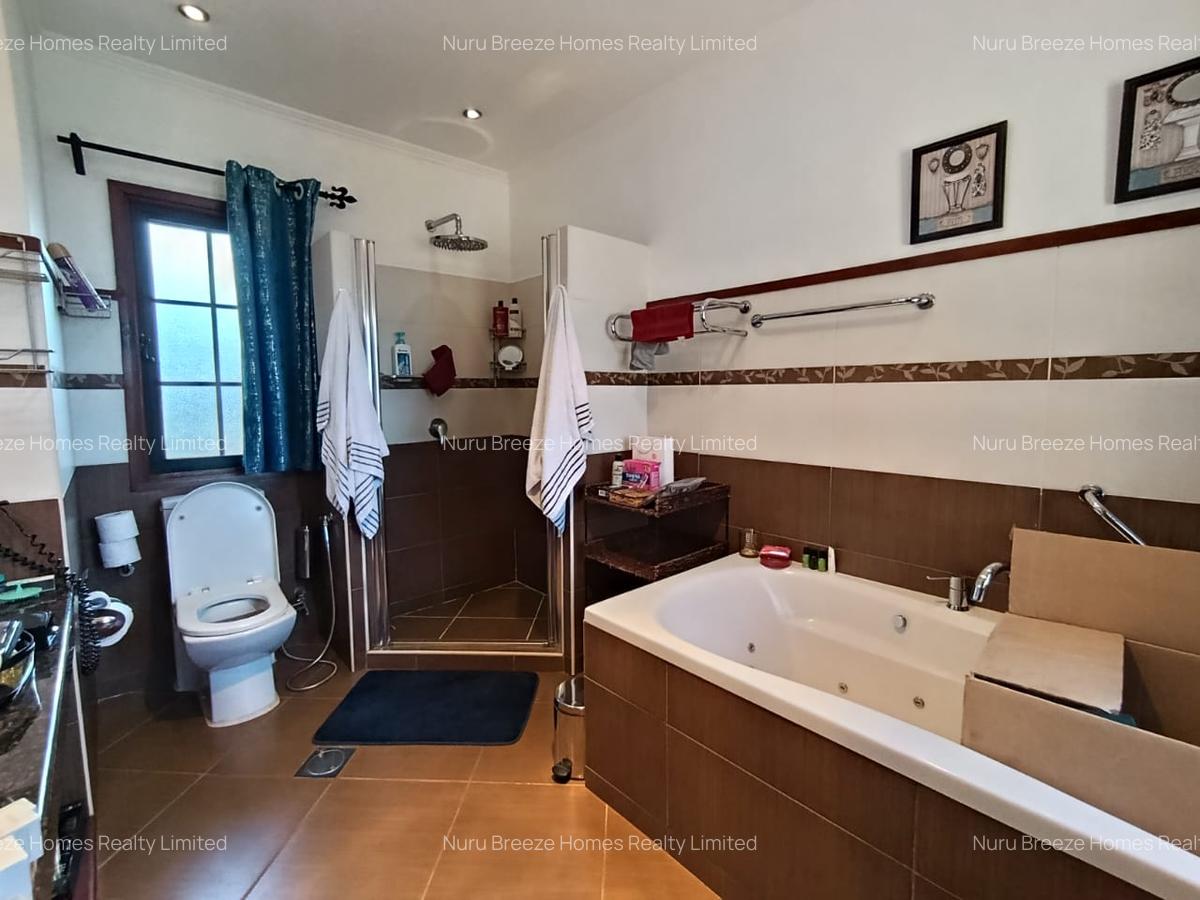 3 Bed Townhouse with En Suite in Ridgeways - 18