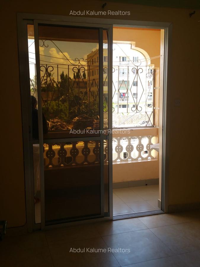 Serviced 1 Bed Apartment with Parking at Bamburi - 8