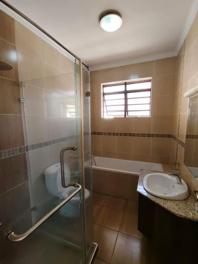 5 Bed Townhouse with En Suite at Lavington - 6