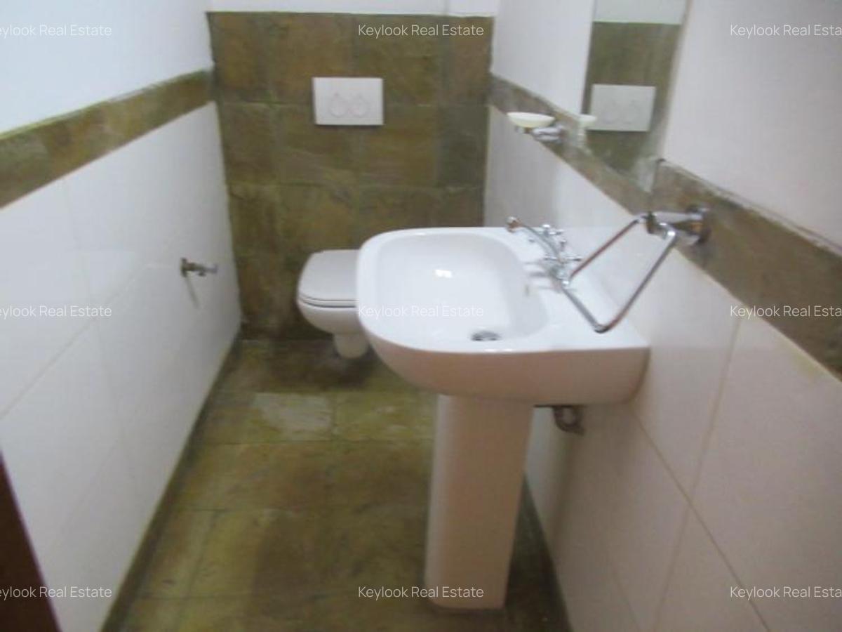 3 Bed Apartment with En Suite at Riverside Drive 009 - 9