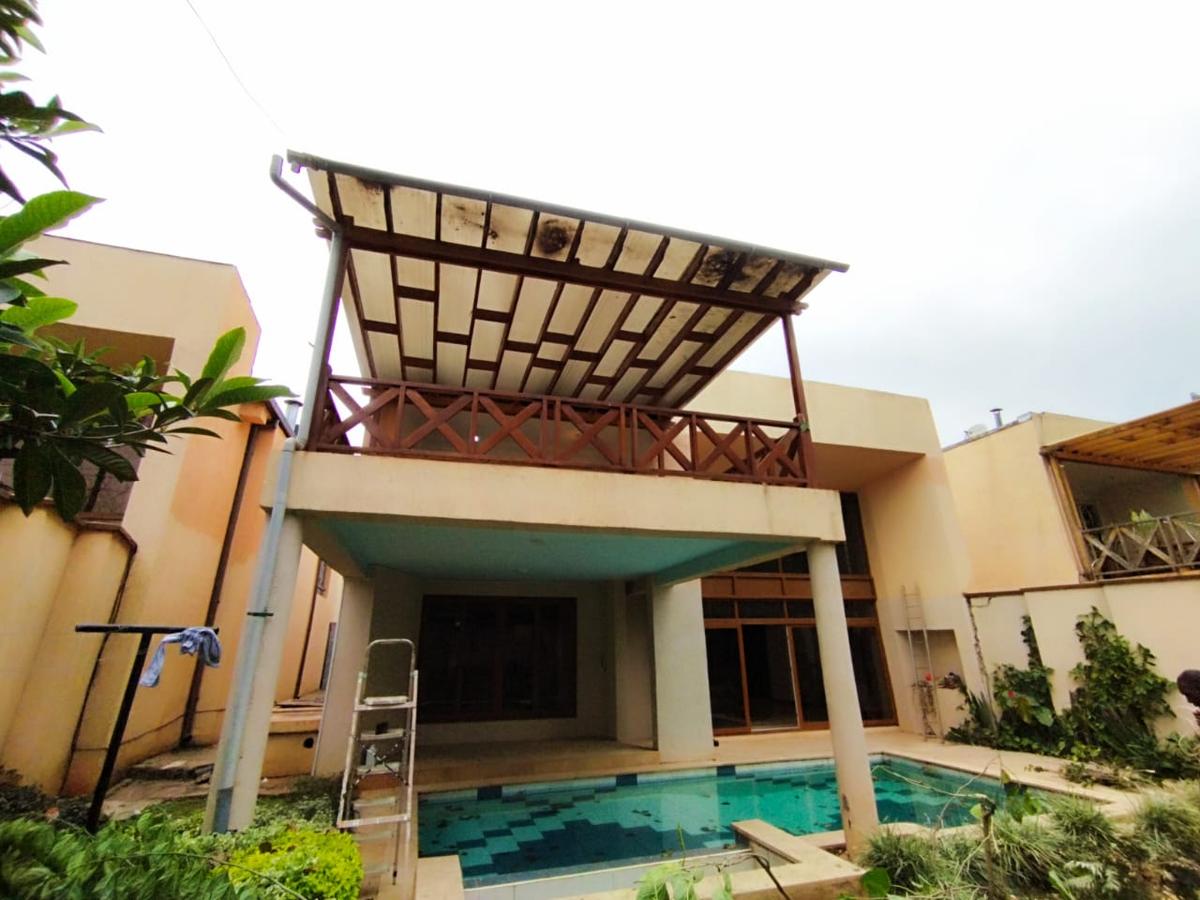 4 Bed House with En Suite in Lavington - 4