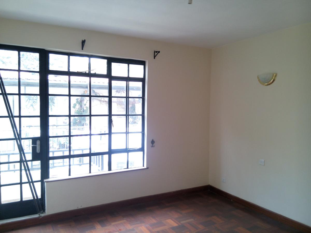 2 Bed Apartment with En Suite at Riverside Drive - 4