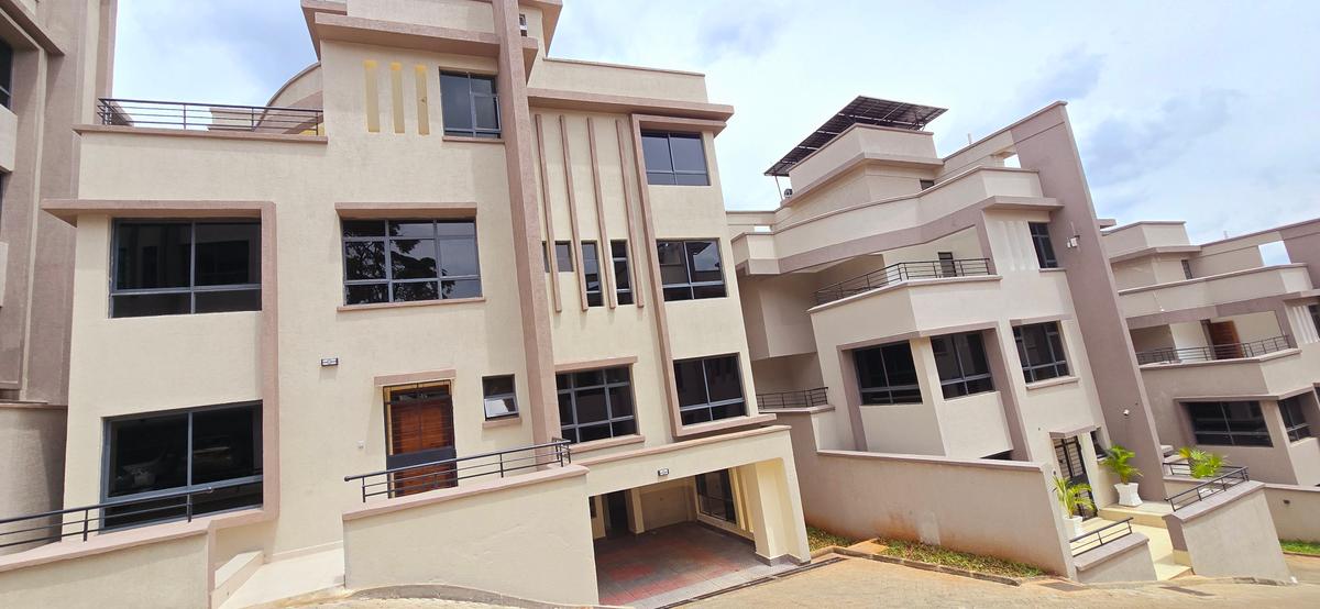 5 bed townhouse with en suite at off james gichuru