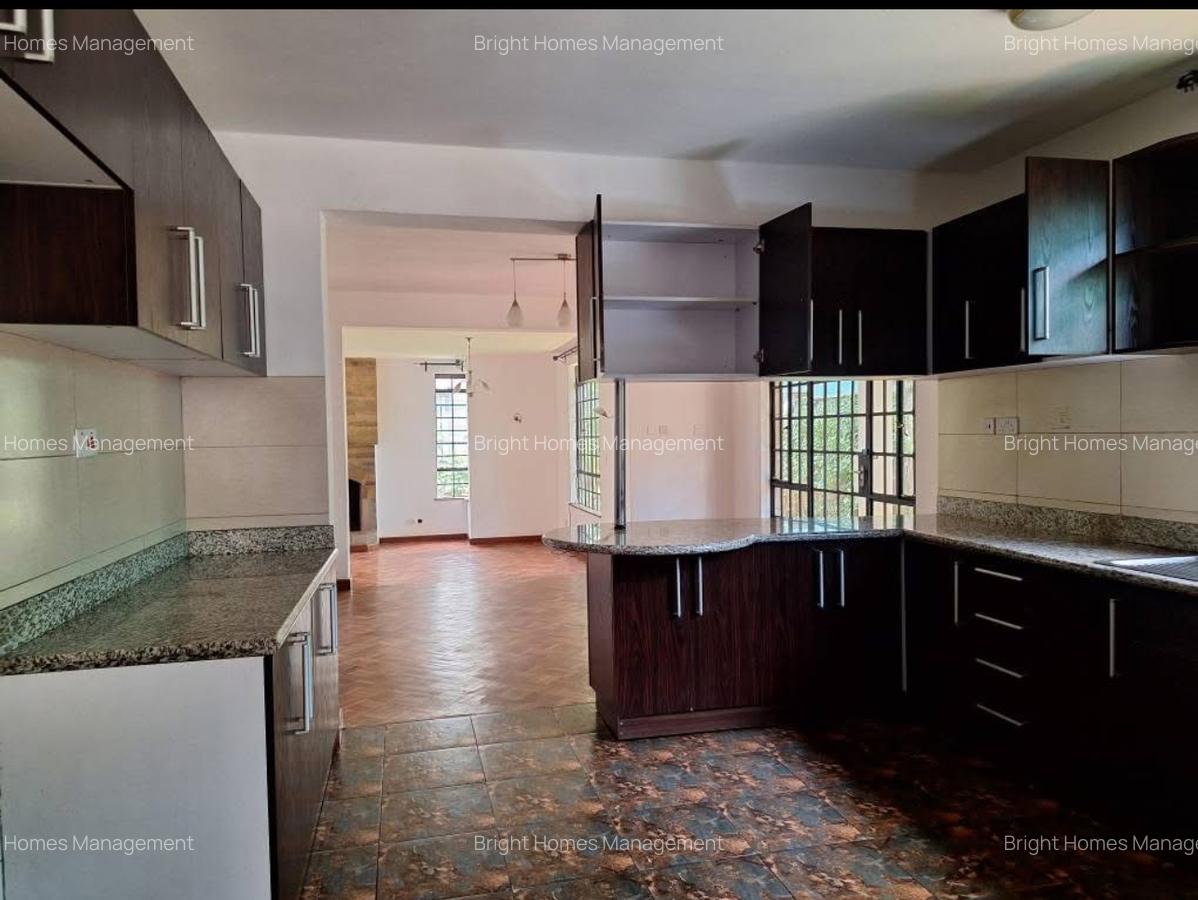 4 Bed Townhouse with En Suite in Lavington - 9