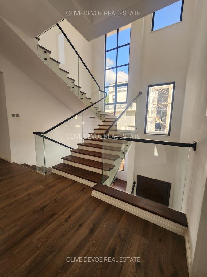 5 Bed Villa with En Suite in Lavington - 3