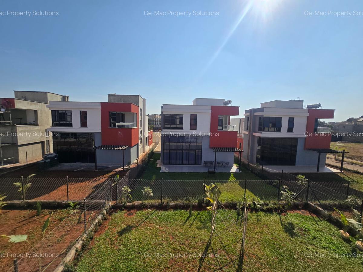 4 Bed House with En Suite in Membley - 2