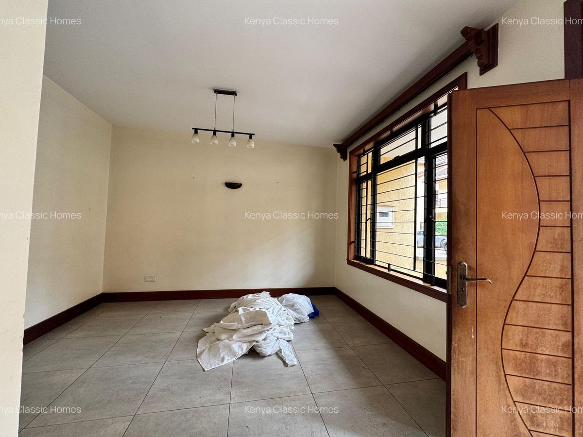5 Bed Villa with En Suite at Lavington - 2