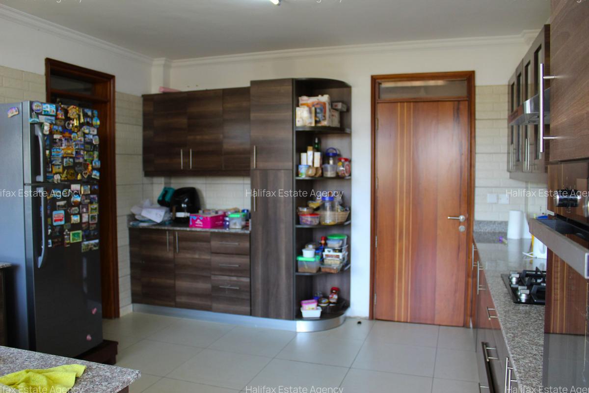 4 Bed Apartment with En Suite in Parklands - 13