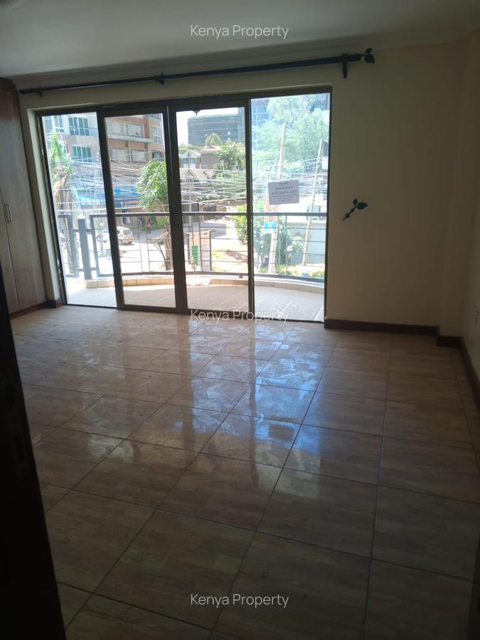 4 Bed Apartment with En Suite at Woodavenue - 5