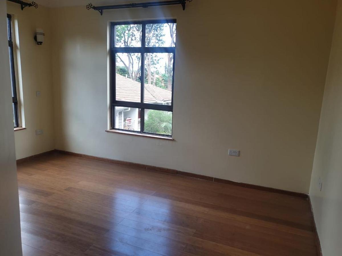 5 Bed House with En Suite in Lavington - 8