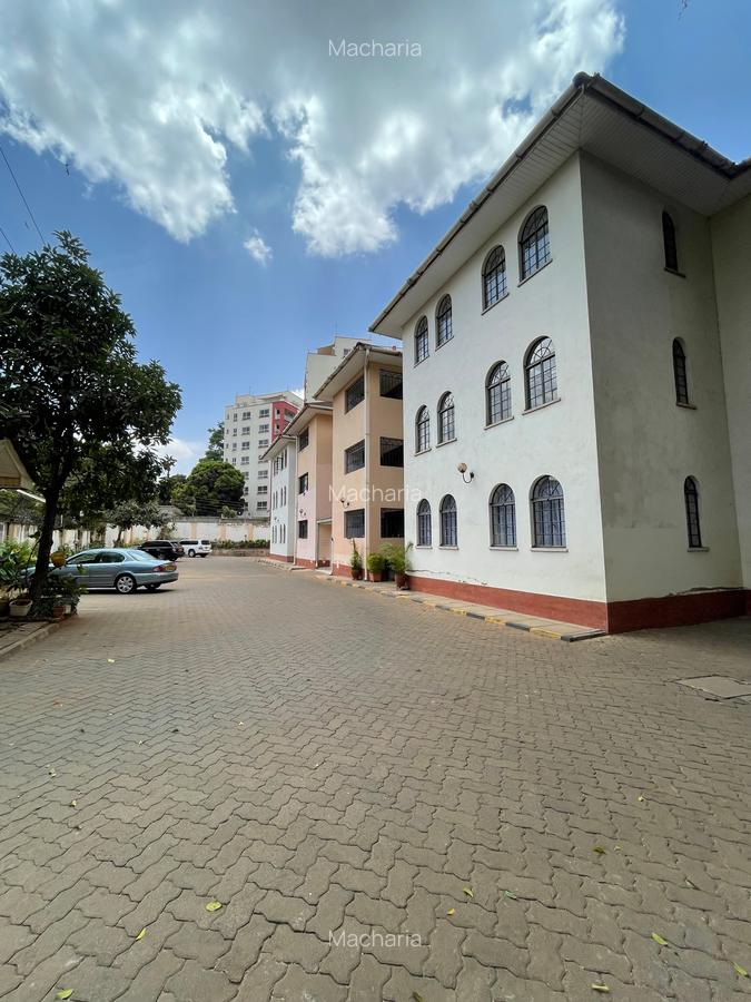 3 Bed Apartment with En Suite in Brookside - 15