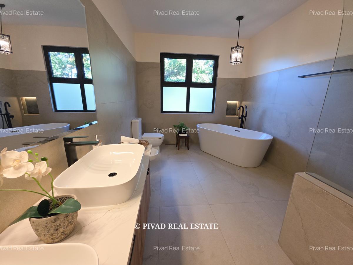 5 Bed House with Garden in Runda - 13