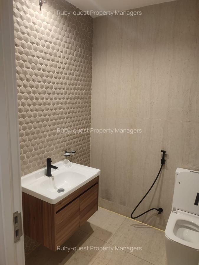 3 Bed Apartment with En Suite at Brookside - 10