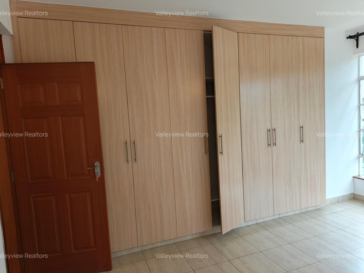 3 Bed Apartment with En Suite at Lavington - 7