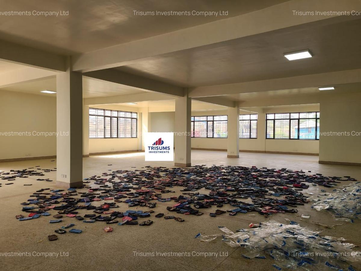 7,209 ft² Warehouse with Fibre Internet in Industrial Area - 5