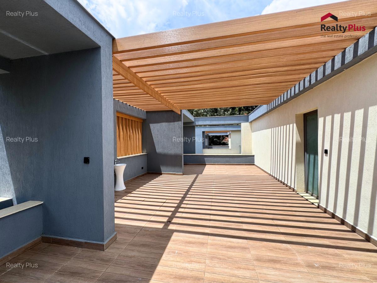 5 Bed Villa with En Suite in Lavington - 14