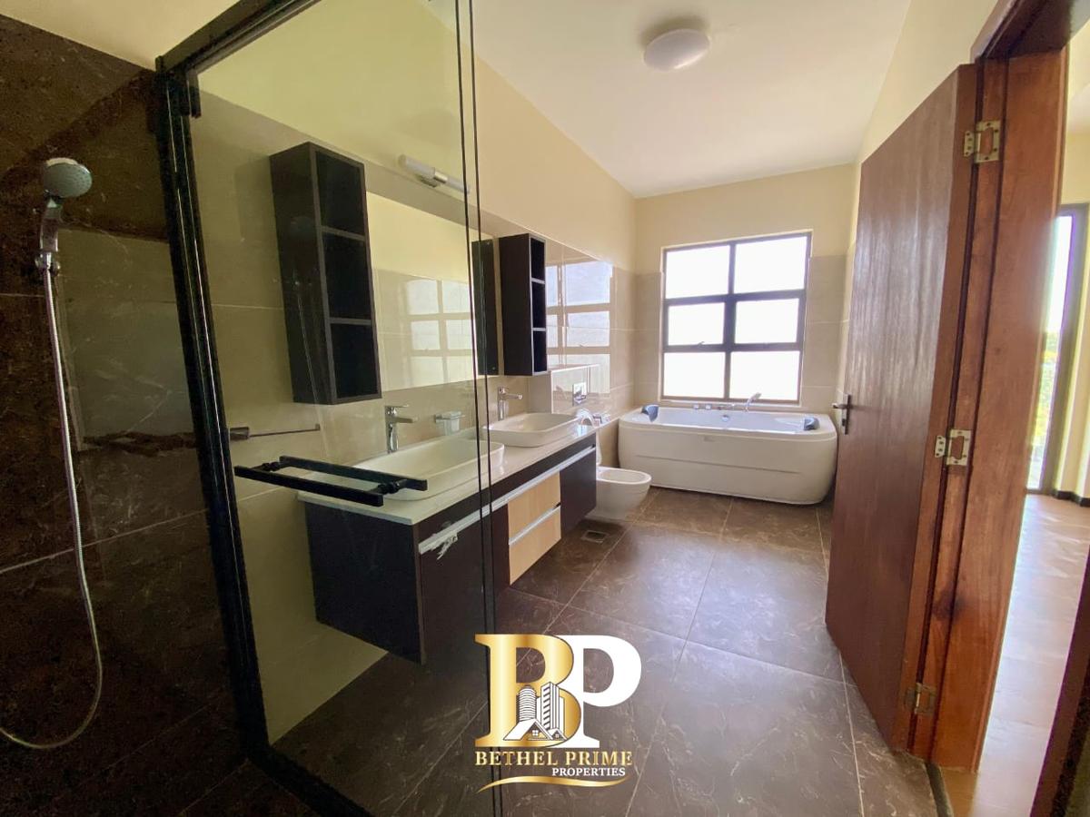 4 Bed Apartment with En Suite in General Mathenge - 17