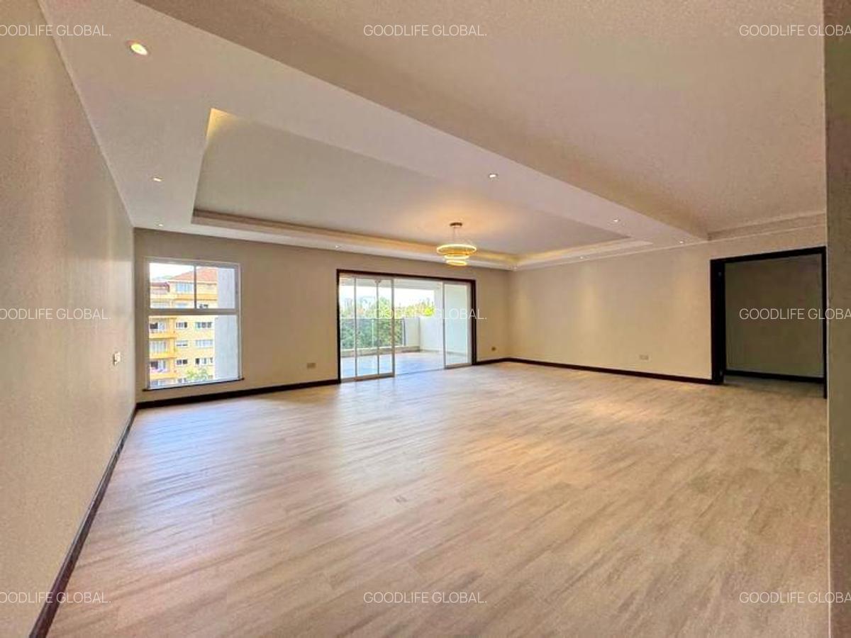 3 Bed Apartment with En Suite at Riverside - 2