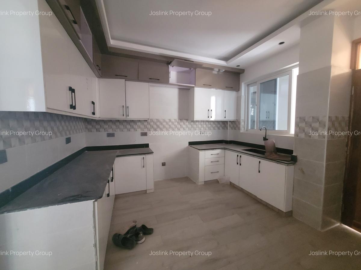 4 Bed Apartment with En Suite at Moyern Drive - 6