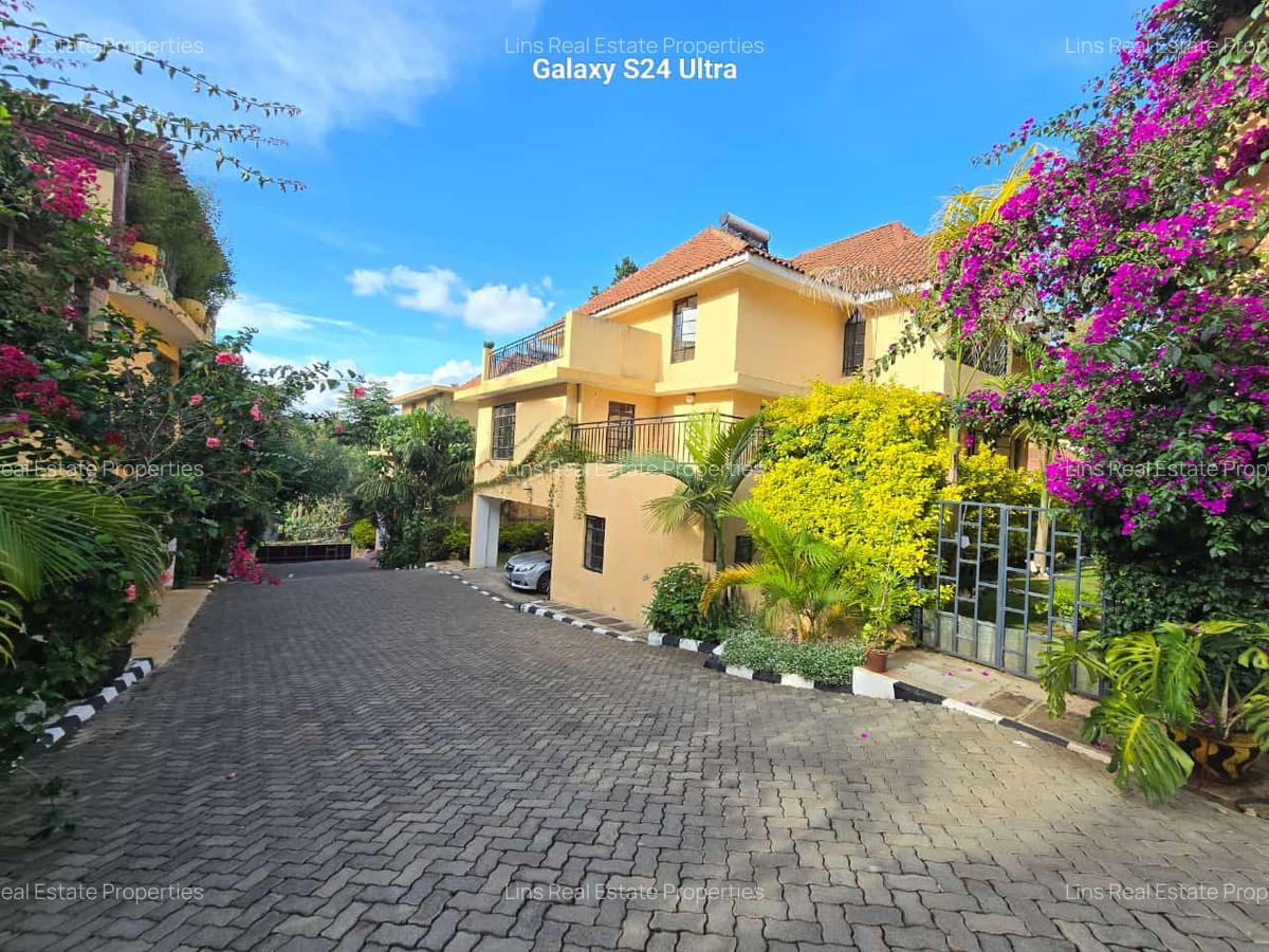 4 Bed Townhouse with En Suite in Kyuna - 2