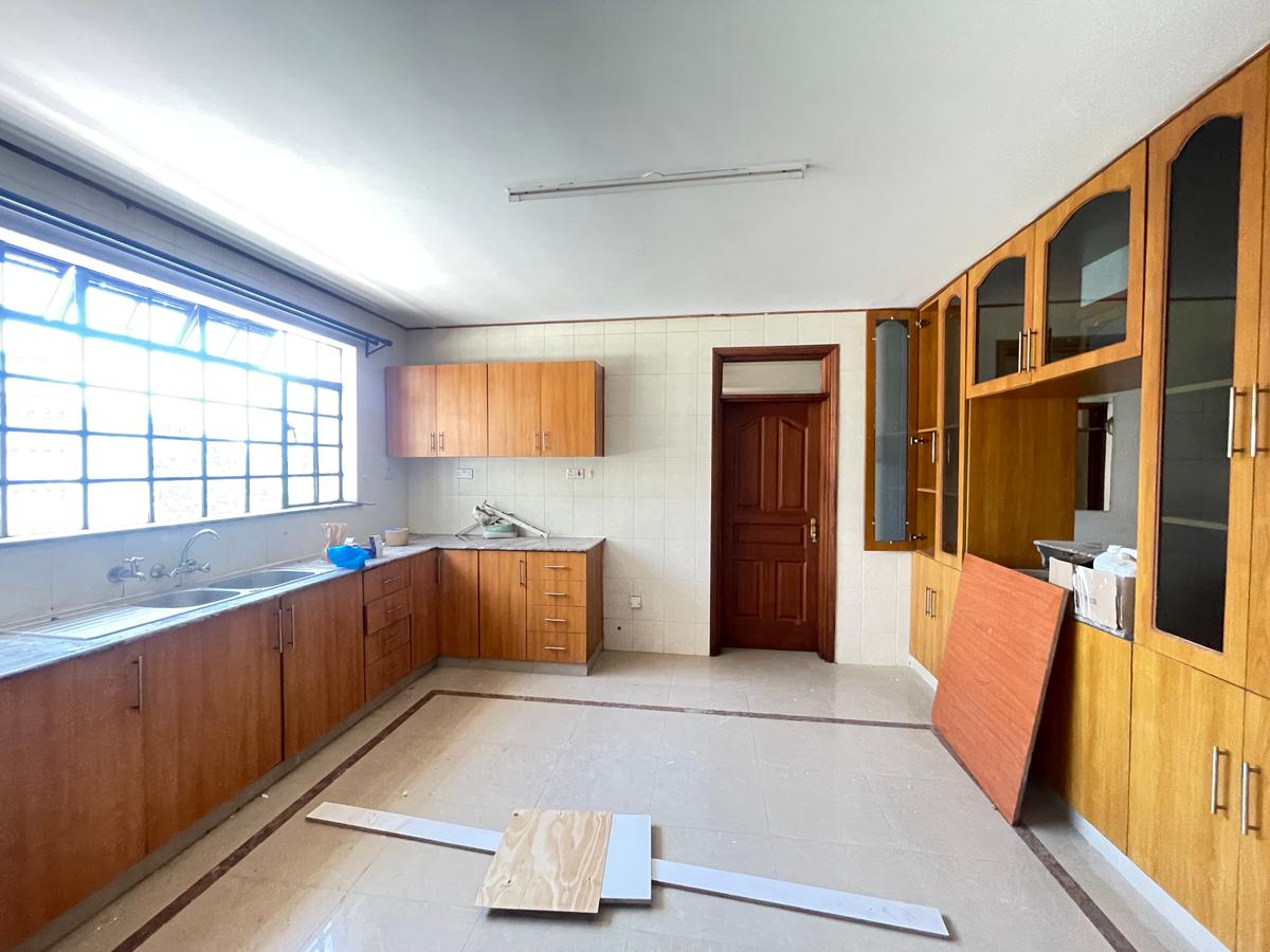 4 Bed Apartment with En Suite in Kilimani - 13